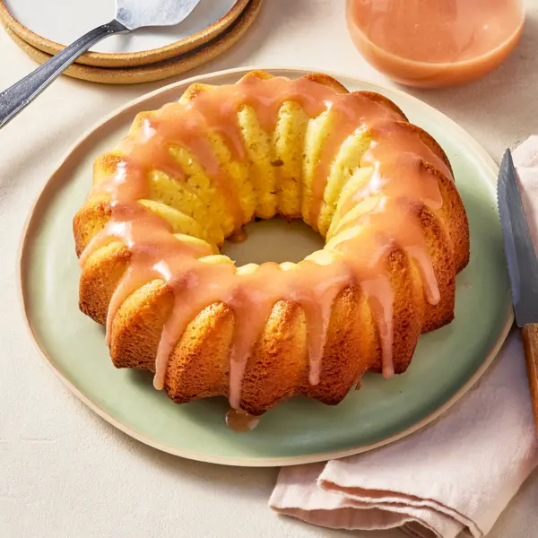Gâteau moelleux et coulis rhubarbe