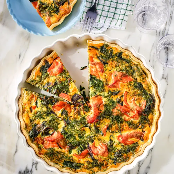 Quiche au saumon avec épinards et aneth