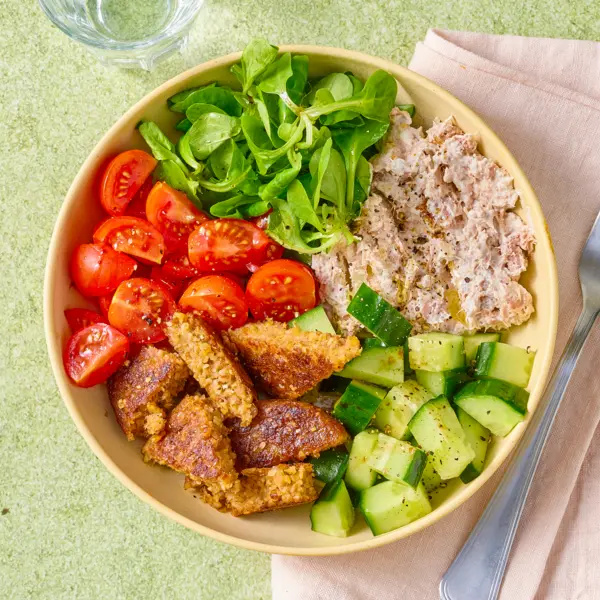 Bowl galette boulgour thon, fromage frais, crudités
