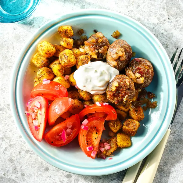 Pommes de terre et boulettes de viande à la grecque