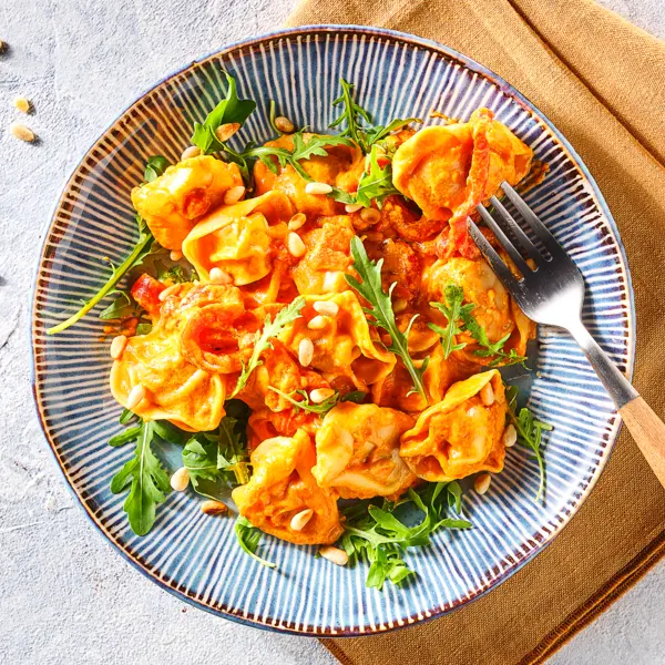 Tortellini dans une sauce crémeuse tomate-paprika