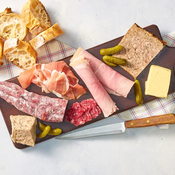 Plateau charcuterie et cornichons