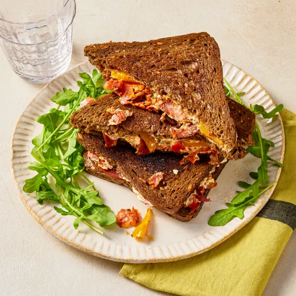 Croque chorizo, chèvre & poivron