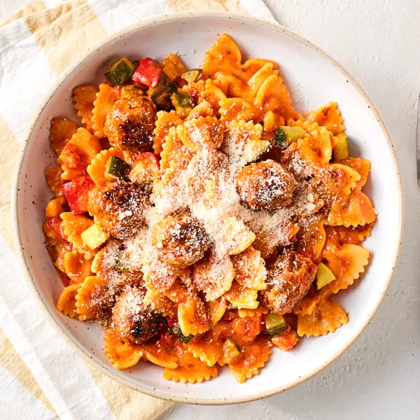 Farfalle à la sauce tomate & saucisse