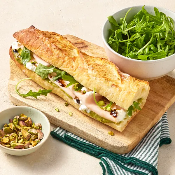 Sandwich de dinde, burrata & pistache