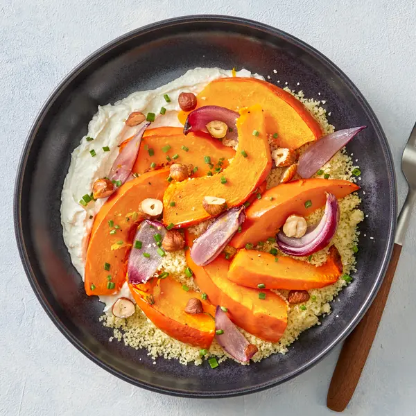 Potimarron rôti, crème de feta & semoule