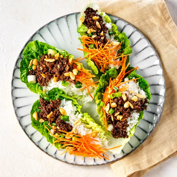 Salade farcie au boeuf haché et sauce soja