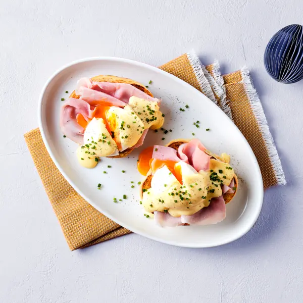 Œufs bénédictes à la sauce hollandaise