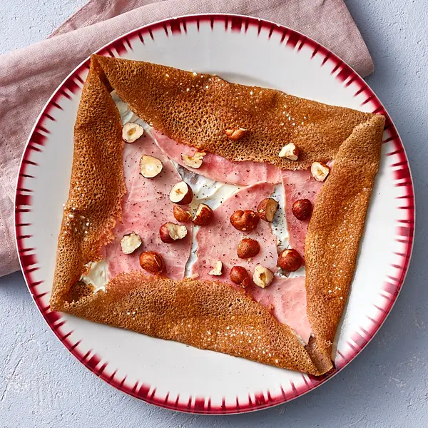 Galette chèvre, noisettes et jambon