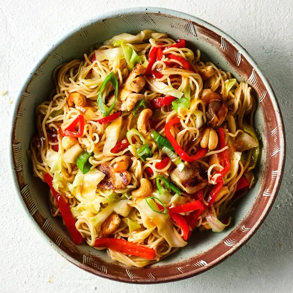 Nouilles au poulet et noix de cajou