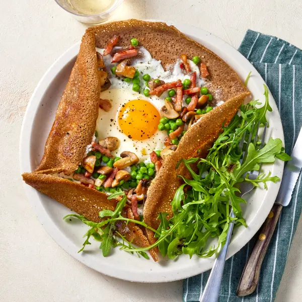 Galette printanière lard, petits-pois & chèvre frais