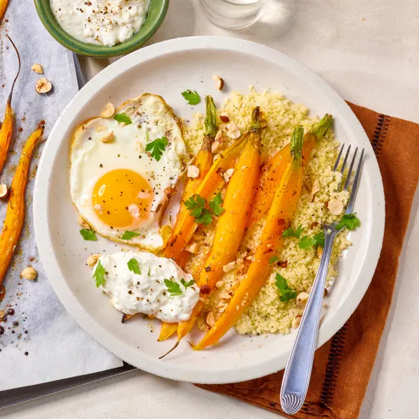 Oeuf au plat et carottes rôties au miel