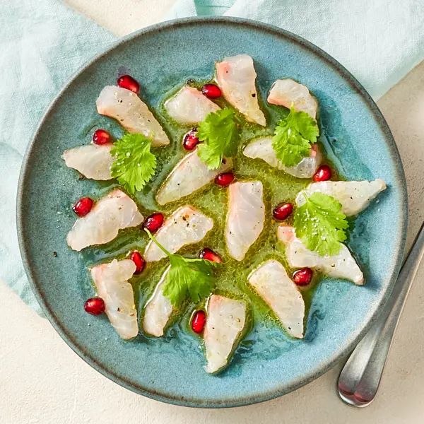 Carpaccio de bar à la grenade et citron vert