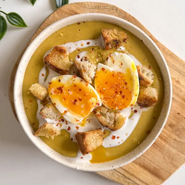 Velouté de pois cassé & œuf mollet