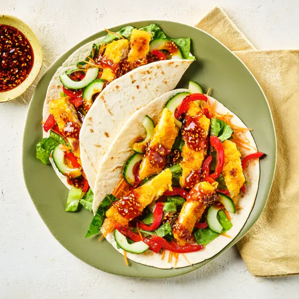 Wraps au poulet pané à la sauce yakitori et légumes