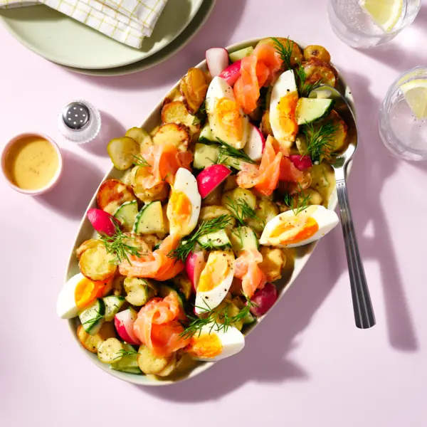 Salade de pommes de terre crispy au saumon fumé