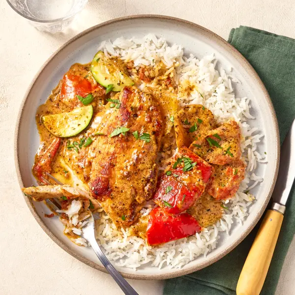 Dinde sauce comté, poivrons & courgette