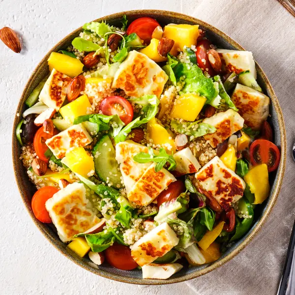 Salade de quinoa au halloumi & mangue