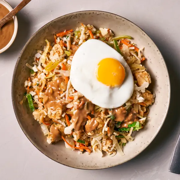 Riz sauté, wok de légumes & poulet