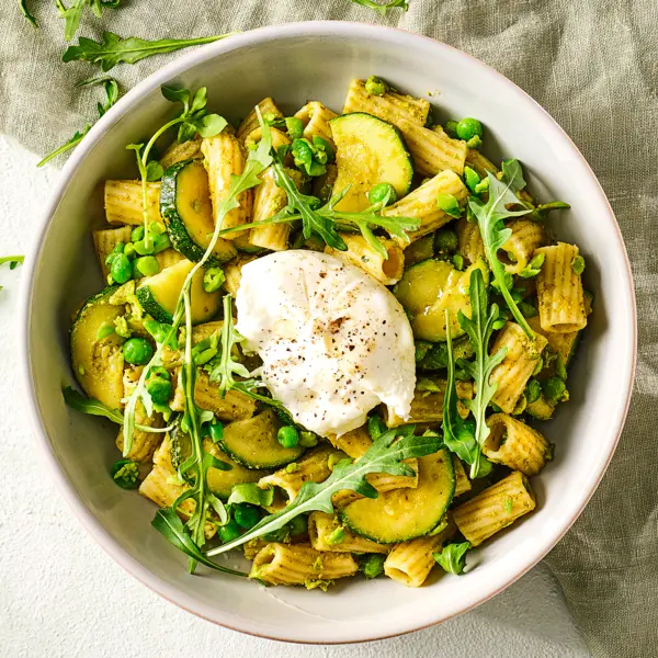 Pâtes au pesto de petit pois & burrata