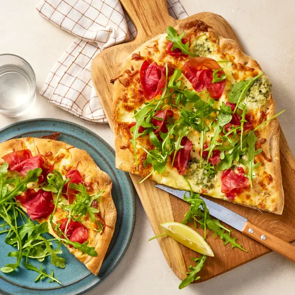 Pinsa au bleu & brésaola