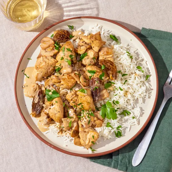 Poulet au vin blanc, morilles & riz