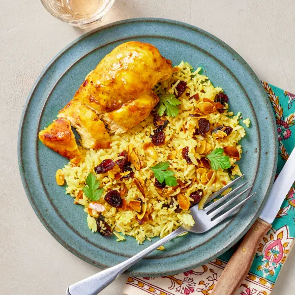 Riz sauté façon curry et filet de poulet grillé