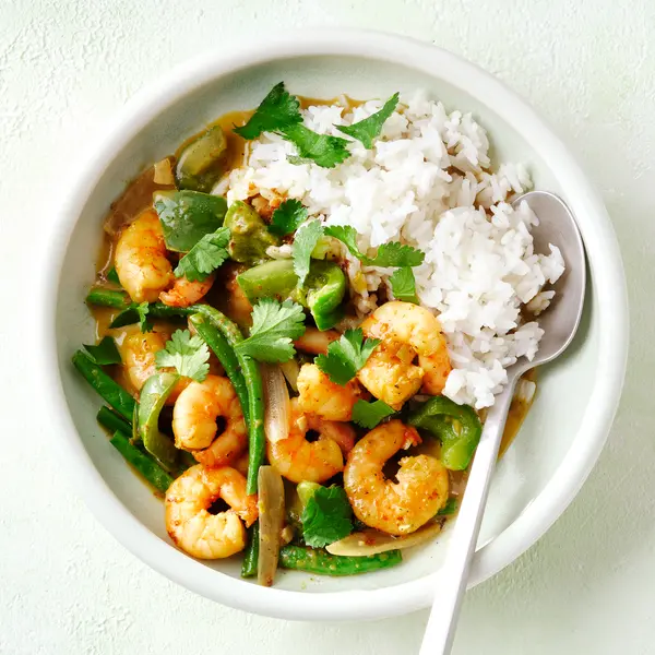 Curry de crevettes et légumes verts