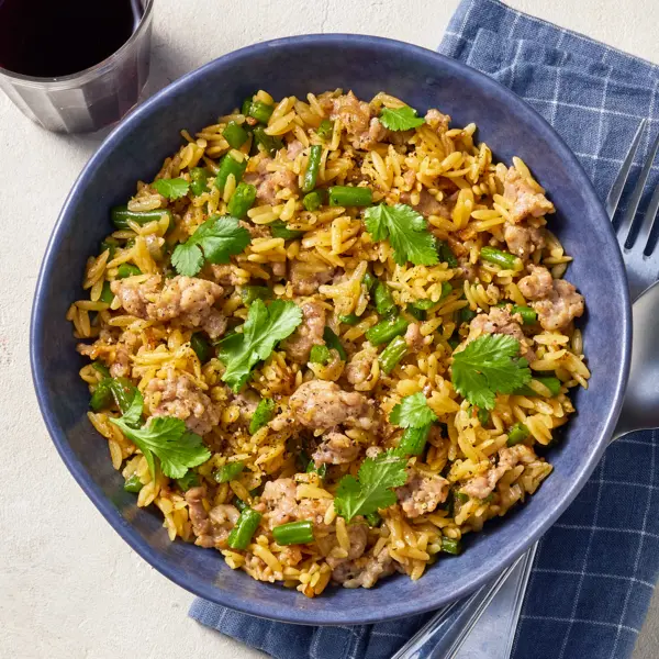 Orzo sauté aux saucisses & haricots verts