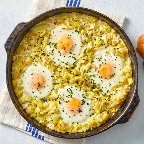 Fondue de poireaux, oeufs façon shakshuka