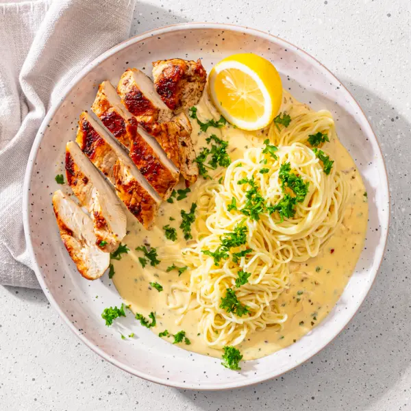 Spaghettis à la crème & au blanc de poulet