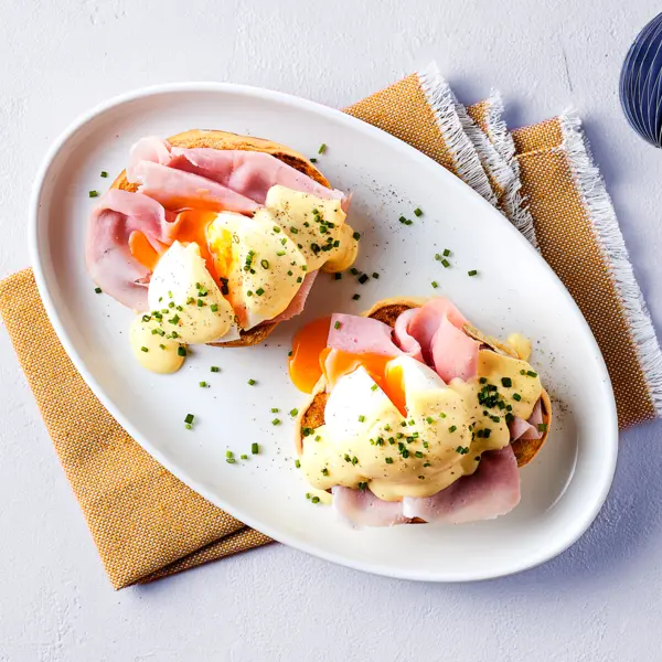 Œufs bénédictes à la sauce hollandaise