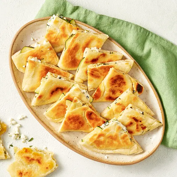 Naan à la feta, courgette et menthe
