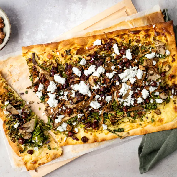 Tarte feuilletée au chou frisé et aux champignons