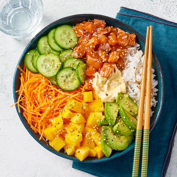 Poke bowl hawaiien au saumon
