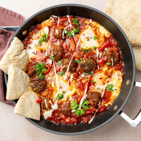 Shakshuka aux boulettes de viande hachée