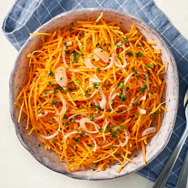 Carottes rapées au citron, échalotes & persil