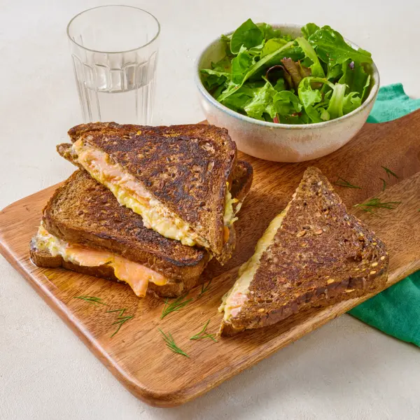 Croque truite fumée et comté à la crème