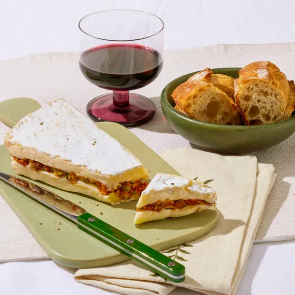 Brie surprise chorizo, figues & pistaches