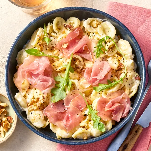 Conchiglie jambon cru & sauce chèvre-miel