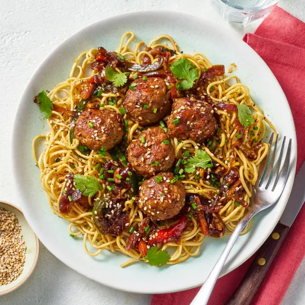 Nouilles & boulettes de veau asiatiques