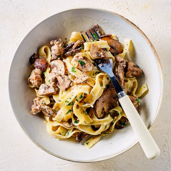 Tagliatelles chair à saucisse, ricotta & champignons