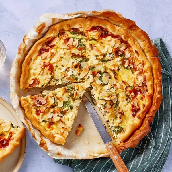 Tarte protéinée au poulet, curry et épinards