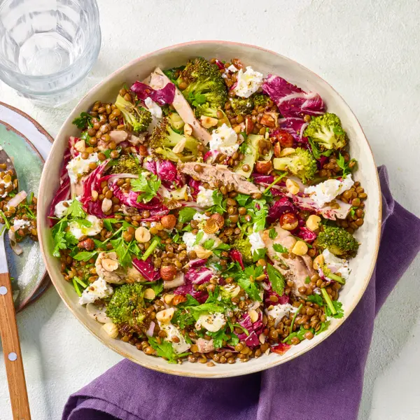 Salade poulet grillé et lentilles au chèvre frais