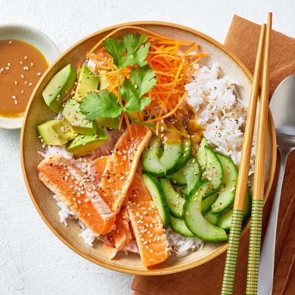 Bowl tataki de truite à la sauce tahini