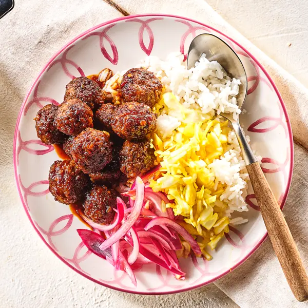 Boulettes de viande javanaises avec pickles