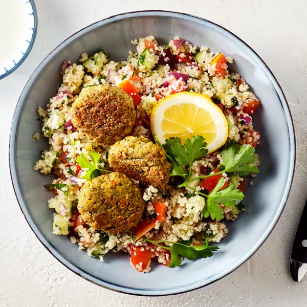 Salade de couscous avec falafel