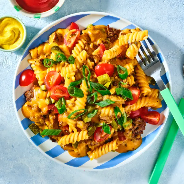 Fusilli à la viande hachée et cheddar façon cheeseburger