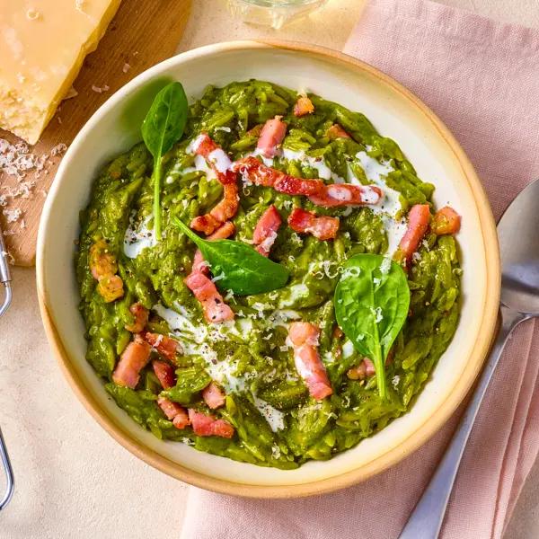 Orzotto vert aux épinards et lardons crispy