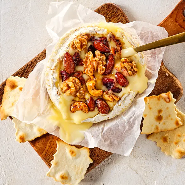 Camembert rôti au miel et aux fruits secs